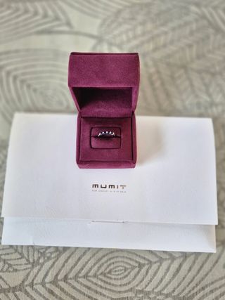 Anillo Mumit de diamantes y zafiros en oro blanco