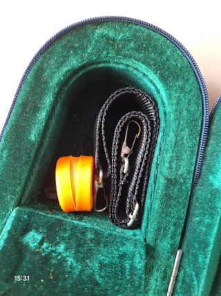 Violín con funda