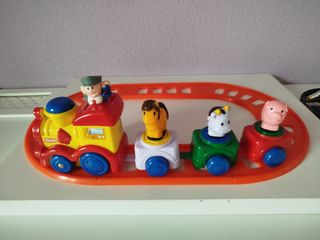 Tren de juguete con animales