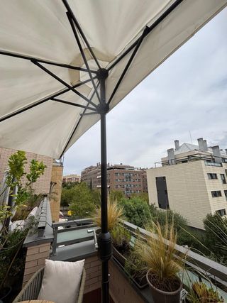 Sombrilla Balcón Beige con Pie