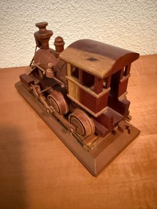 Maqueta de tren de madera
