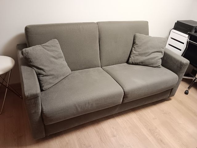 NEGOCIABLE. URGE VENDER.  Sofá cama 2 plazas
