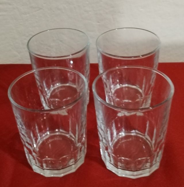 Juego de 4 vasos de vidrio