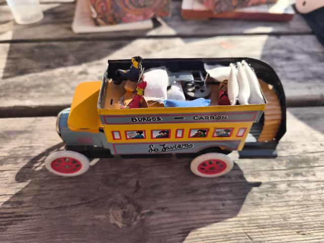 Camión de juguete metálico vintage