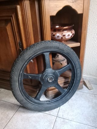 Rueda Vespino star
Medida neumático 2 1/2-16