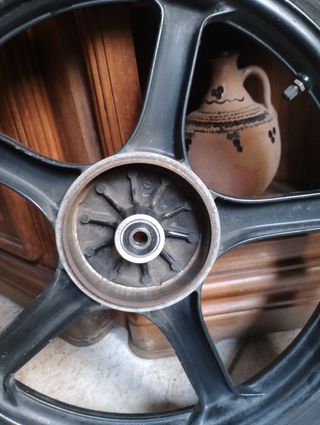 Rueda Vespino star
Medida neumático 2 1/2-16