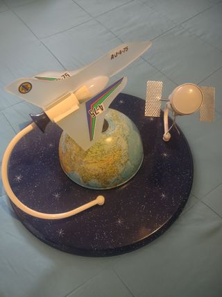Lámpara infantil espacial