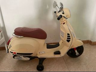 Moto infantil a batería color crema