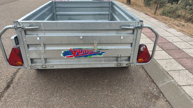 Remolque de carga con basculante y documentación