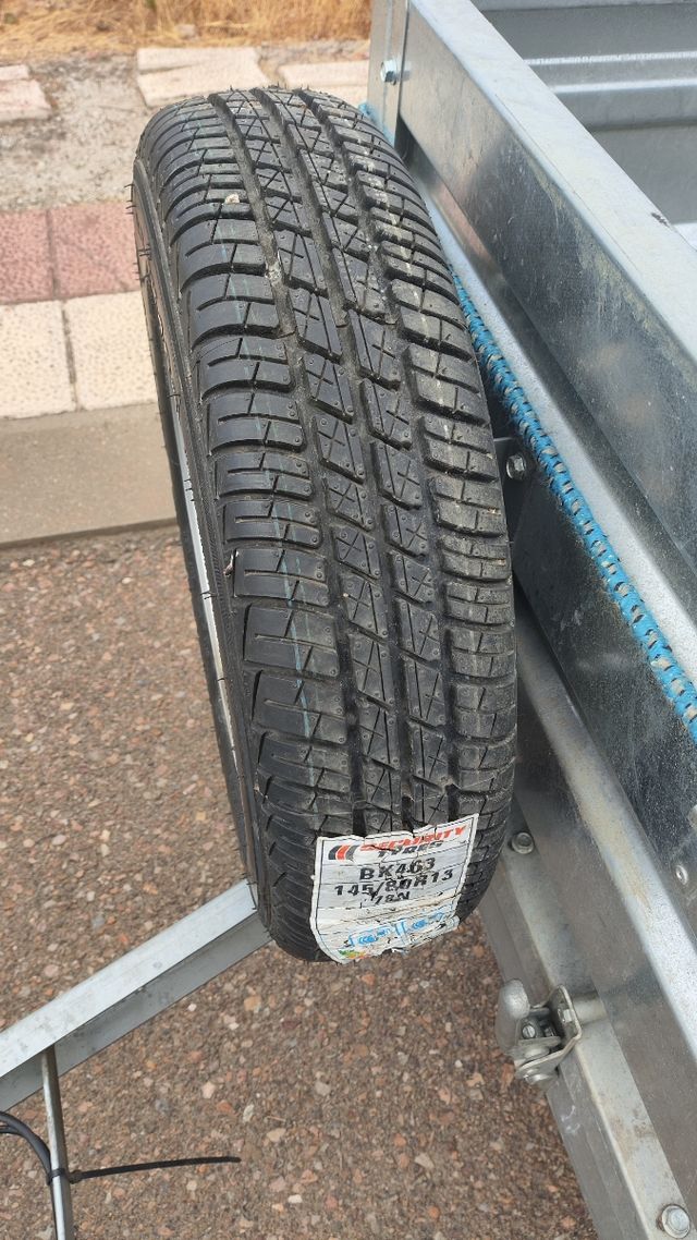 Remolque de carga con basculante y documentación