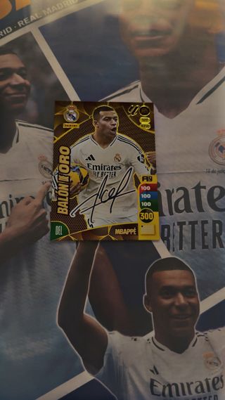 Kylian Mbappé Balón de Oro Firmado Panini