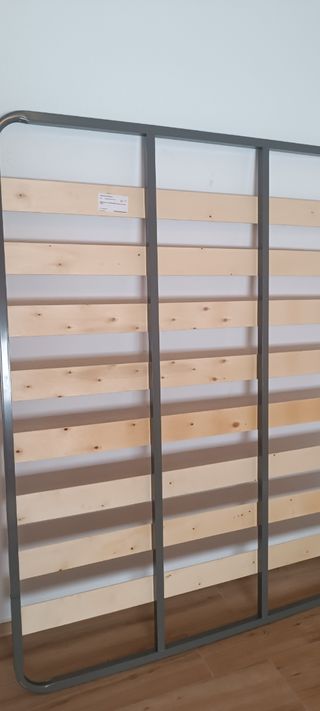Somier de madera y estructura de metal


