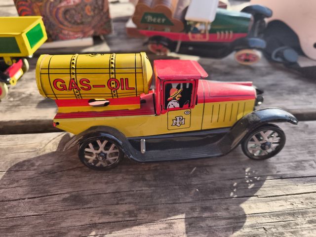 Camión de juguete metálico Gas-Oil