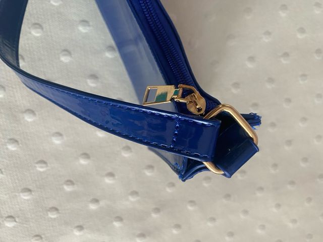 Bolso azul brillante