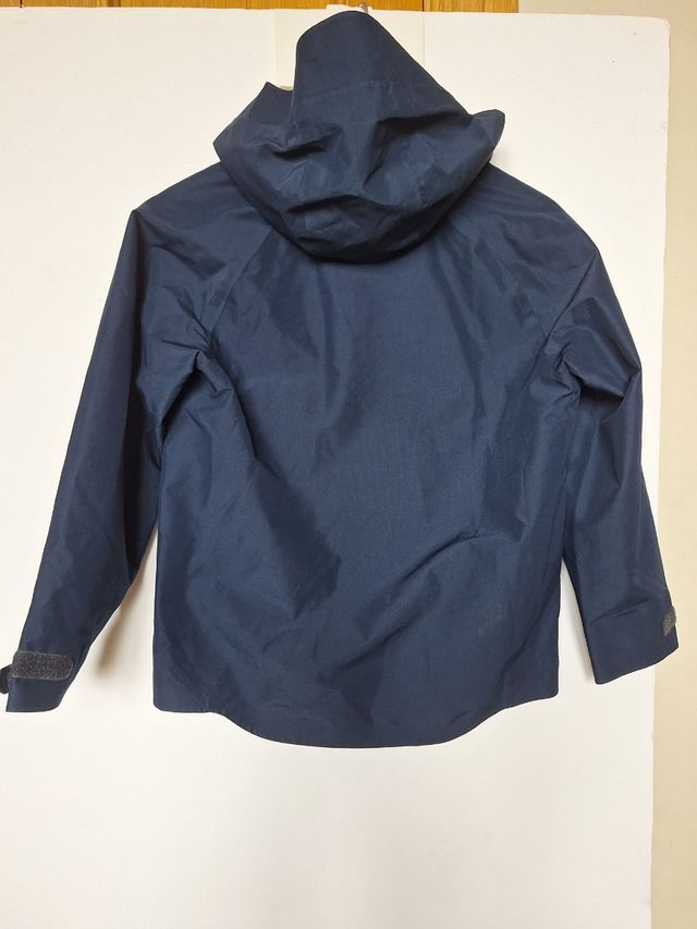 Chaqueta impermeable alta gama.Talla 8 años.