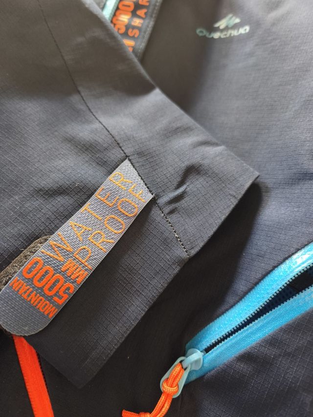 Chaqueta impermeable alta gama.Talla 8 años.