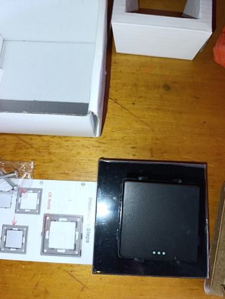 Interruptor de luz moderno negro