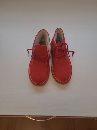 Botas de tela rojas con borreguillo