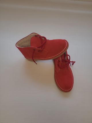 Botas de tela rojas con borreguillo
