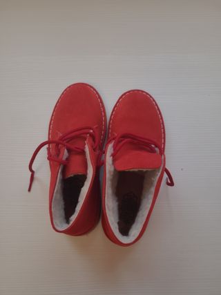 Botas de tela rojas con borreguillo