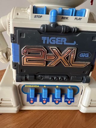 Robot 2-XL Tomy Tiger Parlante Vintage Cassetta