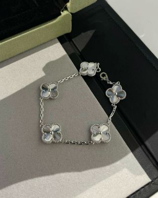 Pulsera trébol plata