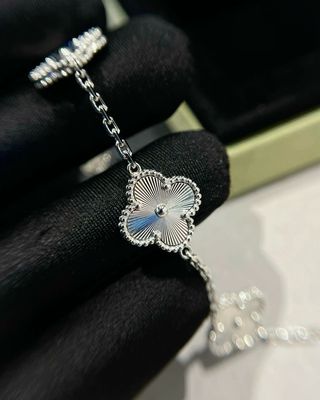 Pulsera trébol plata