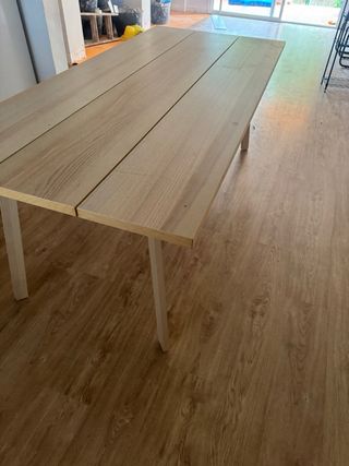 Mesa de comedor de madera. Perfecto estado. 