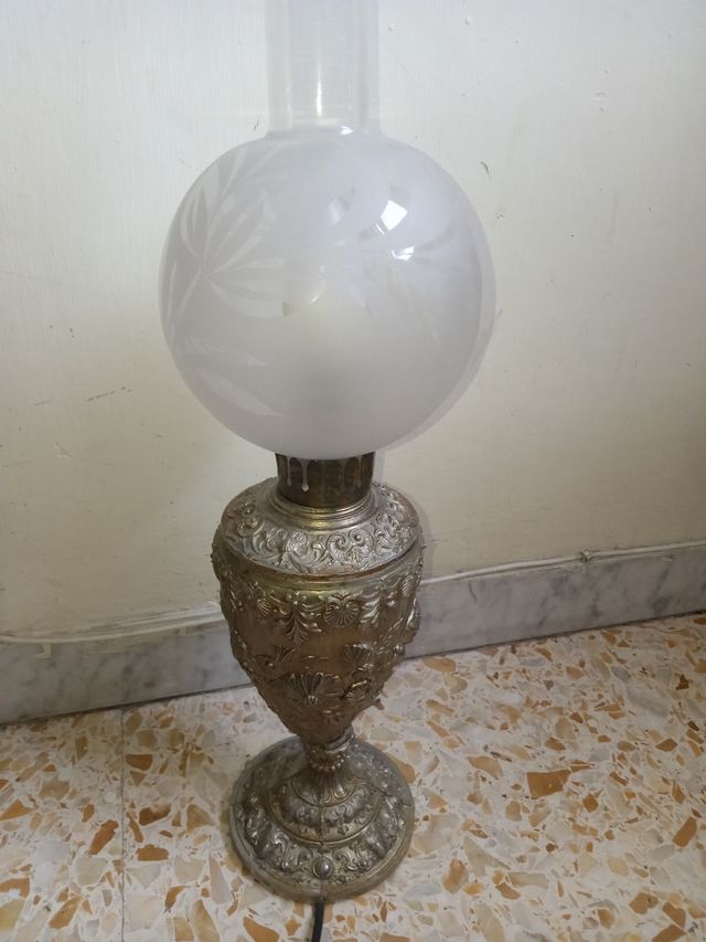 Lampada da tavolo in ottone