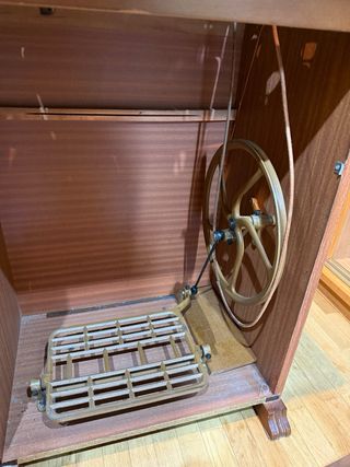 Máquina de Coser Singer con mueble