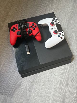 Playstation 4 Negra + 2 Mandos + juegos 