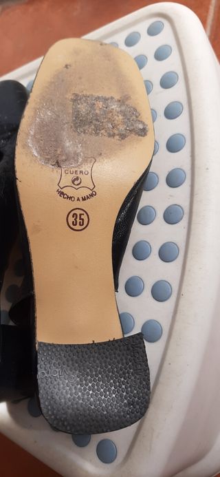 Zapatos negros piel T. 35
