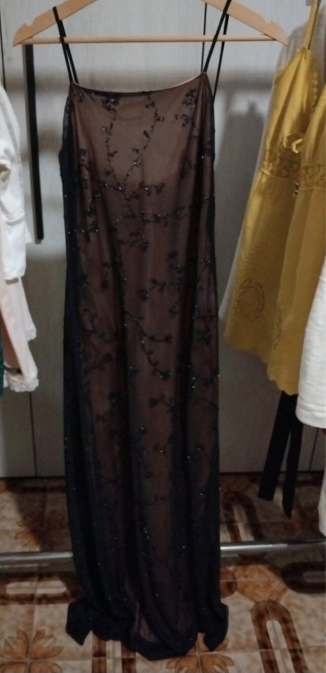 Abito lungo con ricami