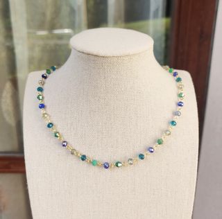 Collana con cristalli azzurri e verdi