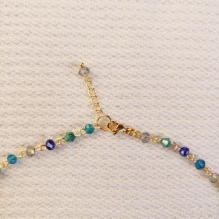 Collana con cristalli azzurri e verdi