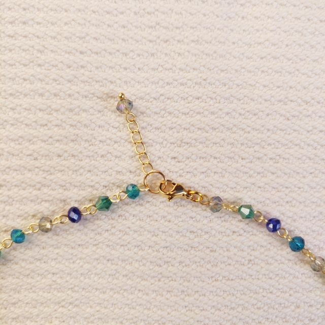 Collana con cristalli azzurri e verdi