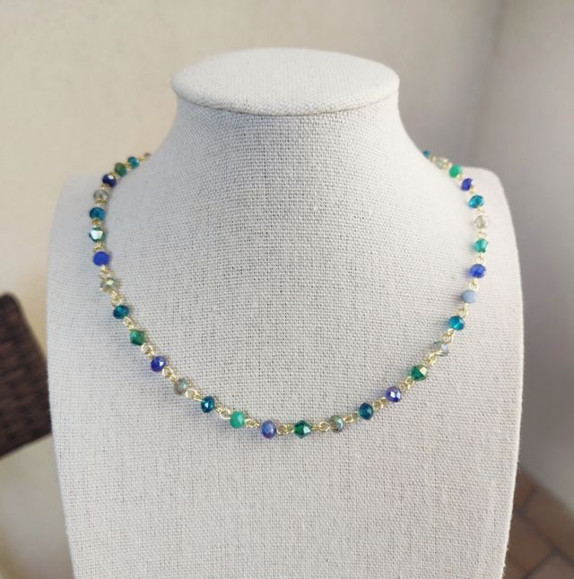 Collana con cristalli azzurri e verdi
