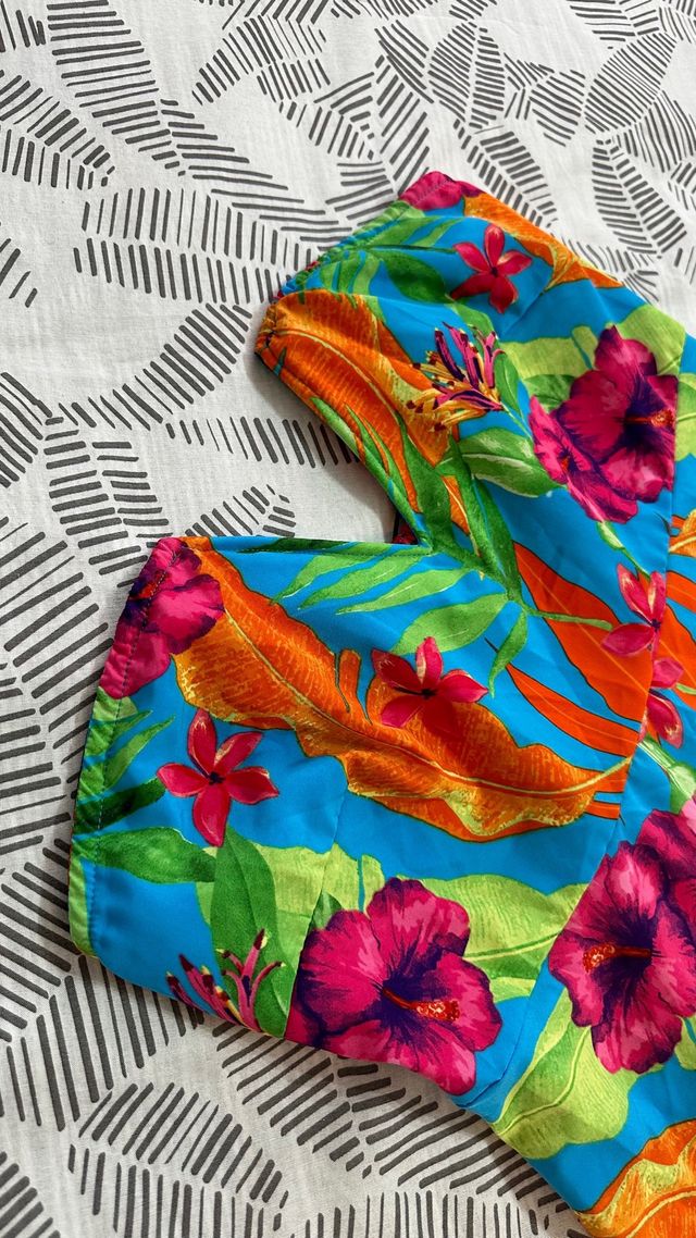 Vestido estampado tropical