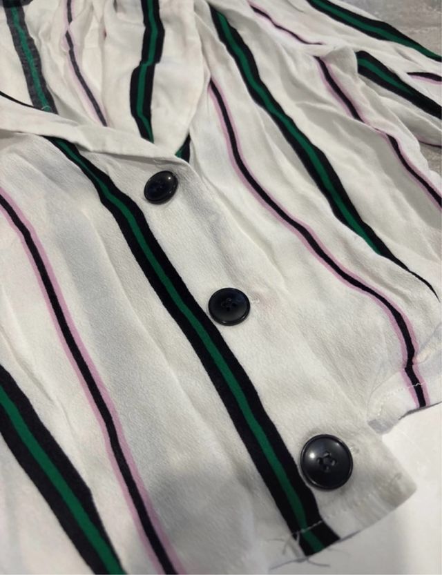 Camisa de rayas con hombreras