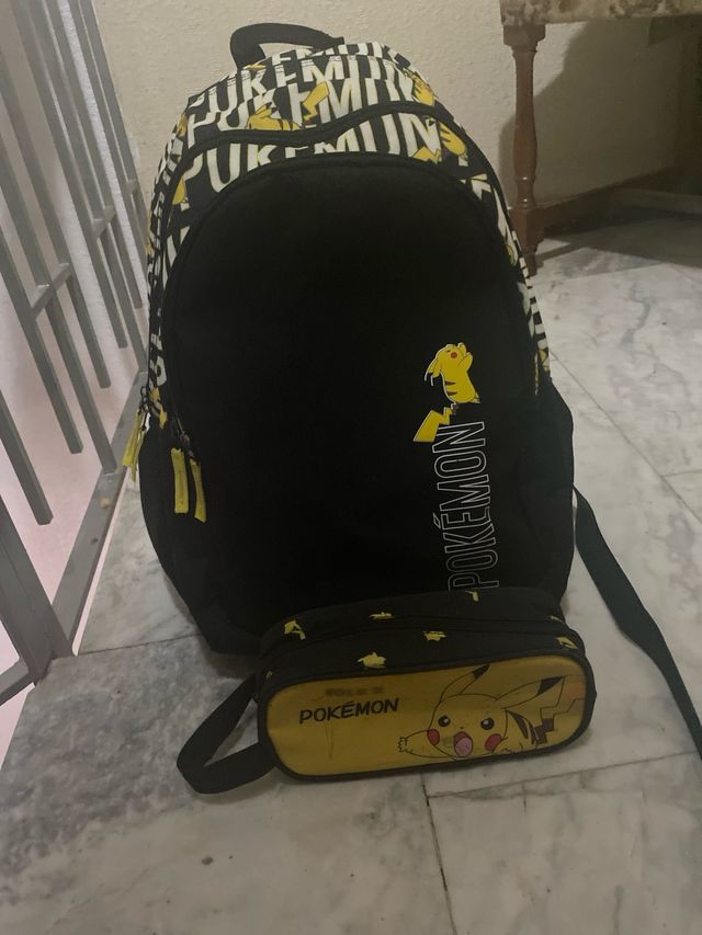 Mochila Pokémon con Estuche
