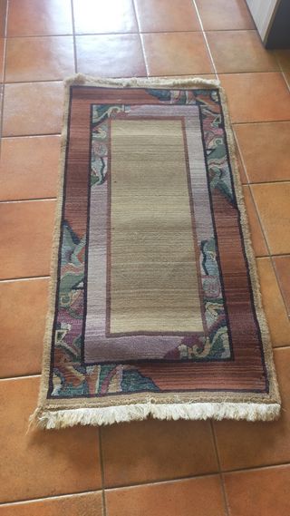 Alfombra de lana beige y multicolor