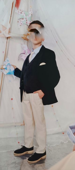 Traje de comunión niño azul marino y blanco roto