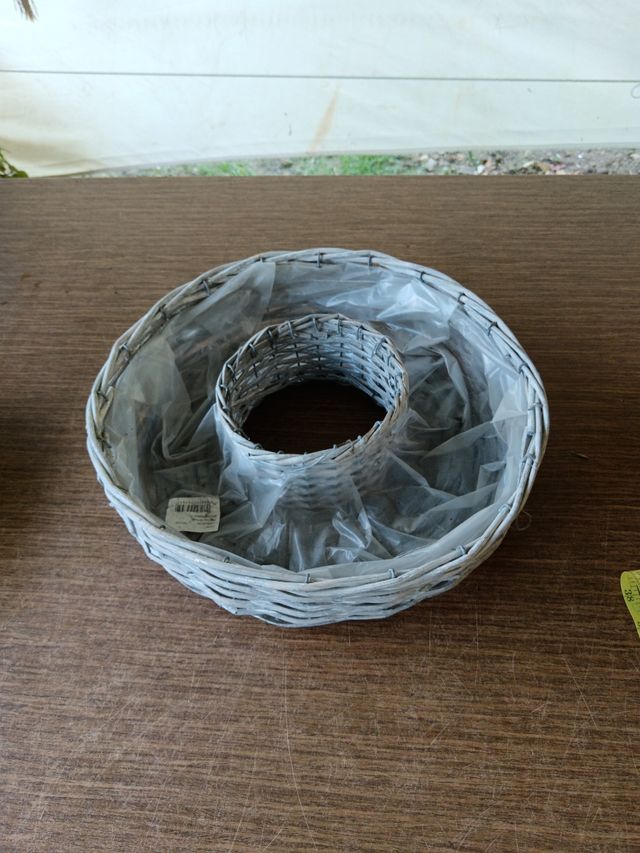 Cesta redonda de mimbre gris