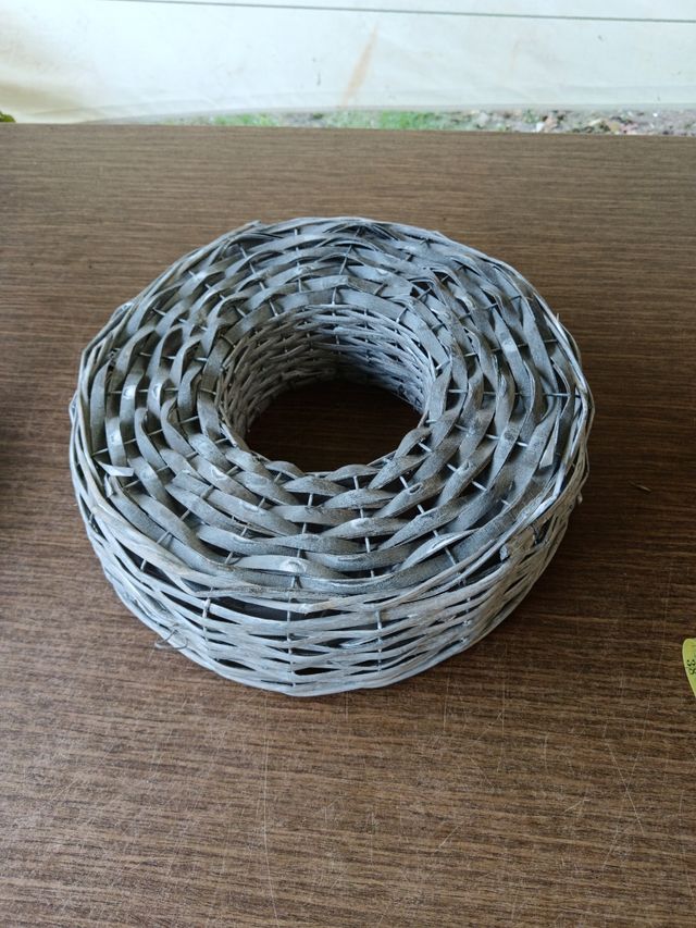 Cesta redonda de mimbre gris