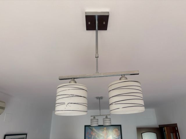 2 Lámparas colgantes plateadas y blancas