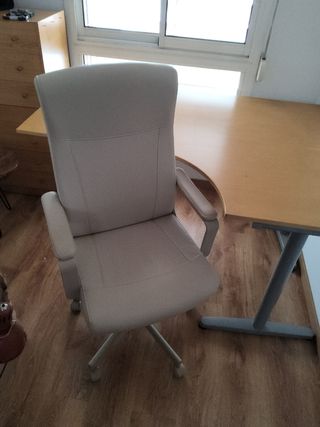 Silla de escritorio beige y gris