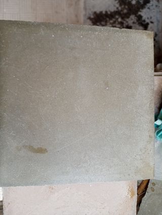 Suelo hidráulico gris y marrón 60 m²