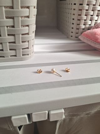 Pendiente de oro con perla