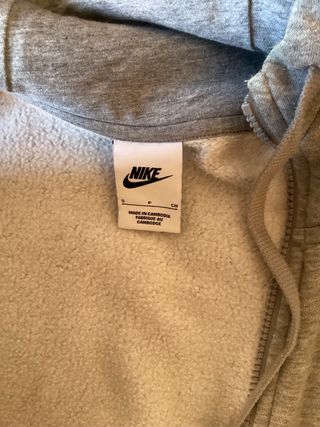 Chaqueta Nike Gris con Cremallera