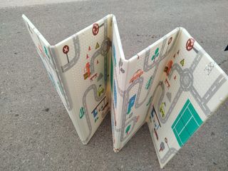Alfombra infantil de juegos con carretera